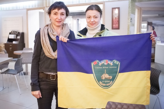 Волонтер Галина Однорог (слева) с подругой по волонтерству Элоной Триколенко
