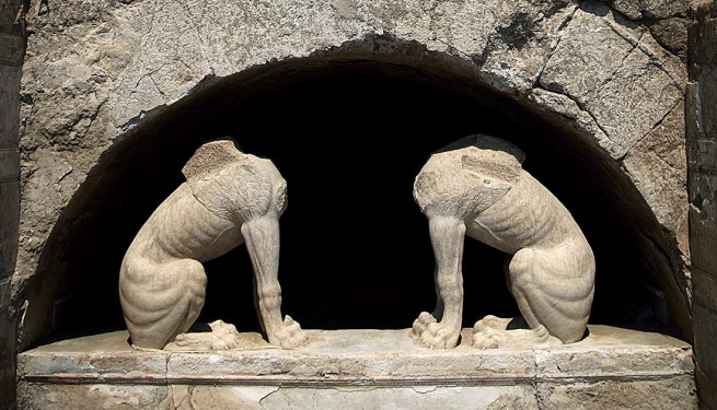 «Македонский жив и покоряет мир» Кто спекулирует на раскопках крупнейшего могильного комплекса в Греции