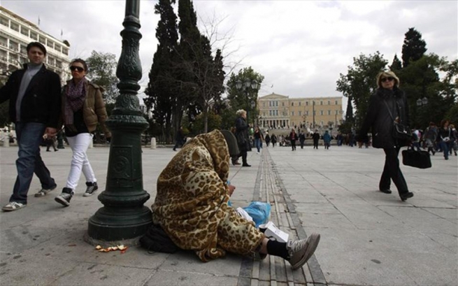 Евростат: еще больше греков тонет в нищете