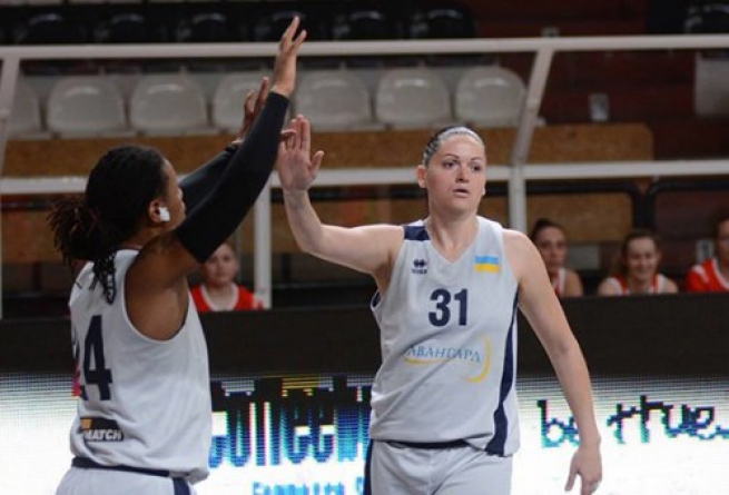 Сборная Греции ведет в международном баскетбольном турнире среди женщин