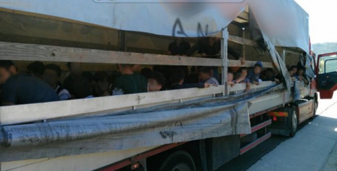 Шесть человек арестованы за незаконный ввоз мигрантов в Салониках