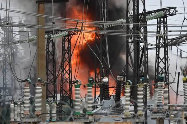В результате массированного российского обстрела 22 марта разрушена Змиевская ТЭС (видео)