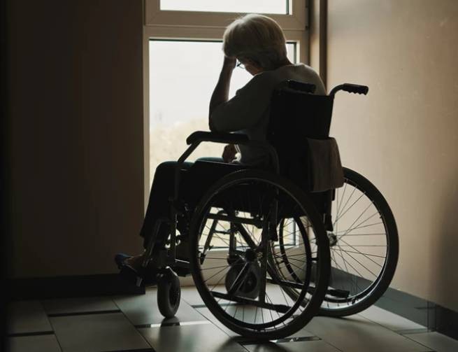 Жестокость и бездушие в греческих домах для престарелых