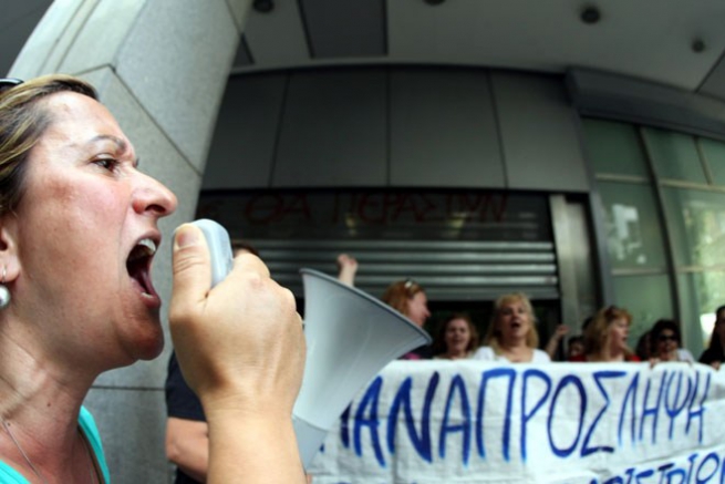 Греческие уборщицы продолжили блокирование Минфина Греции