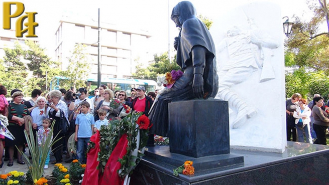 Возложение венков к памятнику советскому солдату в Каллифее
