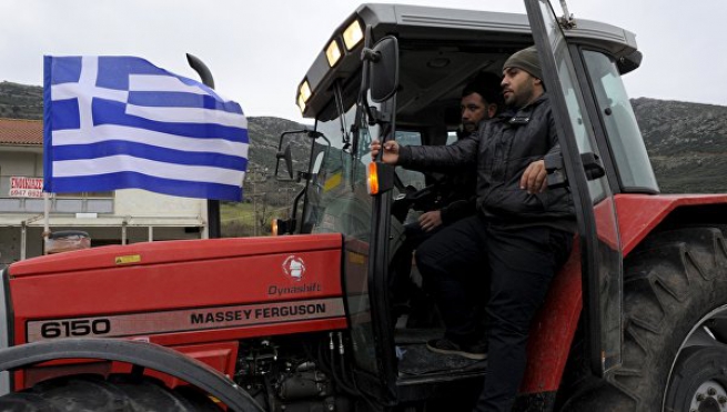 “Мы придем в Афины и сожжем их”: Аграрии протестуют против нового закона о пенсиях