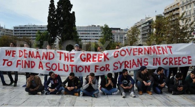 Сирийские беженцы просят гуманности перед греческим Парламентом