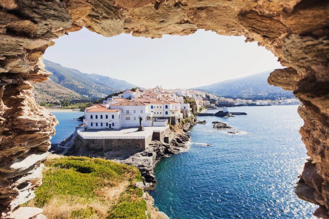 Остров Киклад, очаровавший иностранные СМИ: одно из 10 «секретных» направлений Средиземноморья