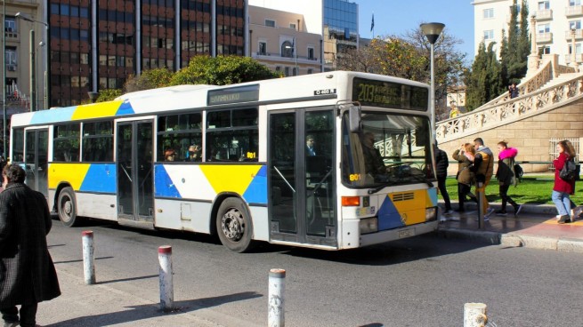 На улицах Афин 1200 автобусов с защитой от коронавируса