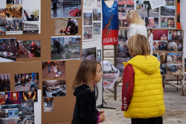 Антифашисты не пустили фотовыставку о "героях АТО" в Политехникум Афин