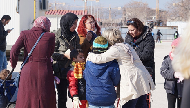Греческие власти вывезли заблокированных мигрантов с границы со Скопье