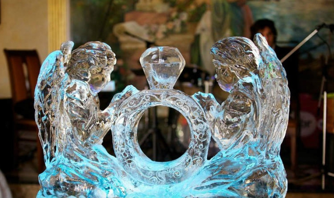 Скульптуры изо льда «приготовили» повара в Салониках