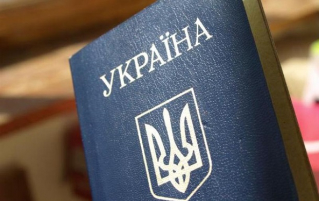 Порошенко решил заменить в украинских паспортах русский язык на английский.