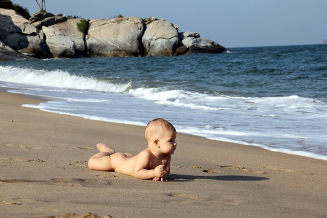 Немецких туристов выгнали с пляжа… из-за плача младенца!