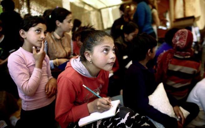 Ципрас: дети беженцев пойдут в наши школы с сентября
