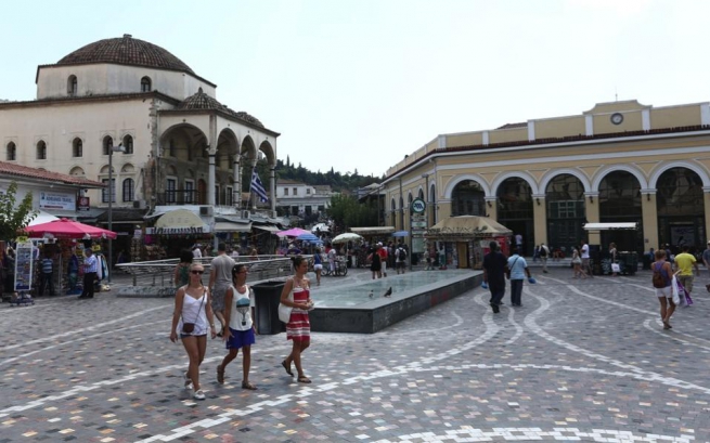 Муниципалитет Афин запускает программу очистки центральных площадей