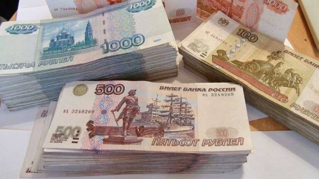 Украинцам разрешили обменять российские рубли: только безналичные и один раз