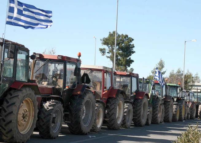 Греческие аграрии в пятницу планируют разбить лагерь на Синтагме и пригнать тракторы к парламенту