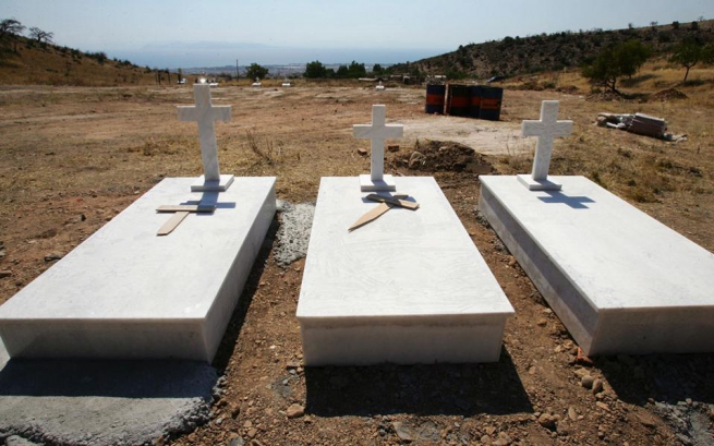 В Глифаде обнаружили незаконные захоронения на закрытом кладбище