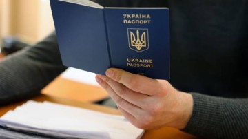 Украинские мужчины не смогут получить паспорт за границей, но есть исключения