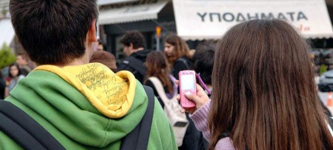 Ученикам в школах запретили пользоваться мобильными телефонами, планшетами, ноутбуками