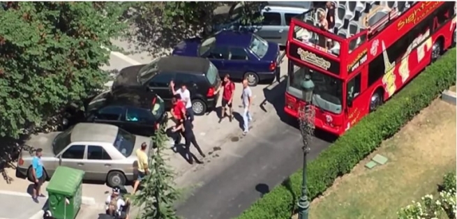 Кулачный бой между водителями в Салониках (видео)