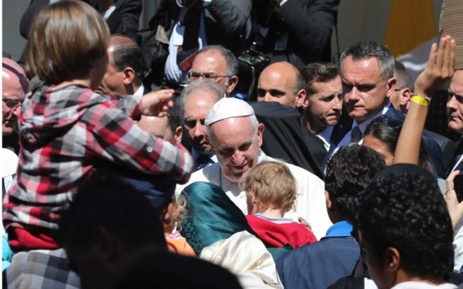 Папа Франциск напомнил о посещении лагеря беженцев на Лесбосе и призвал к солидарности