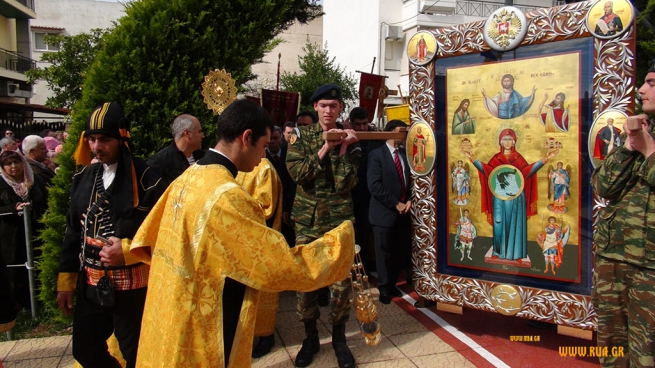 Дар афонских монахов В. Путину- икона "Божья матерь Патриотка" прибыла в церковь Панагия Сумела Ахарнэ