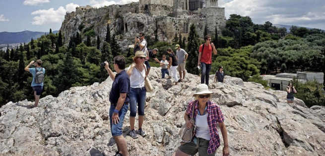 Сколько туристов прилетело в Грецию в 2015 году? (15 миллионов!)