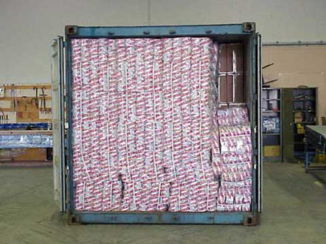 Почти 20 млн нелегальных сигарет были изъяты в порту Пирей