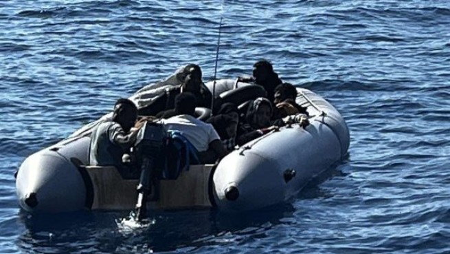 Фальконера: операция по спасению в море 50 нелегалов