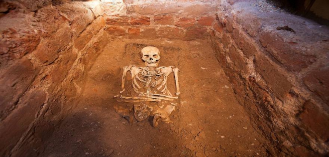 Сенсация! В Амфиполи найден cаркофаг с останками