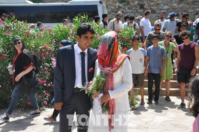 Первый брак афганских беженцев на Хиосе