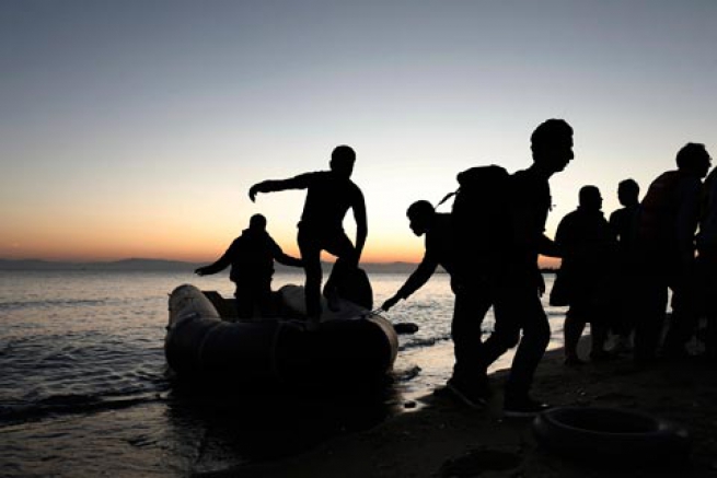 Север ЕС обязали принять 40 тысяч беженцев, заполонивших Грецию и Италию