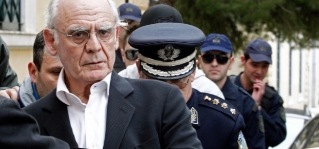 СМИ: экс-министр обороны Греции подозревается в связи с террористами