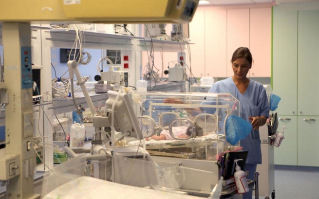 Шесть из десяти родов в Греции заканчиваются кесаревым сечением