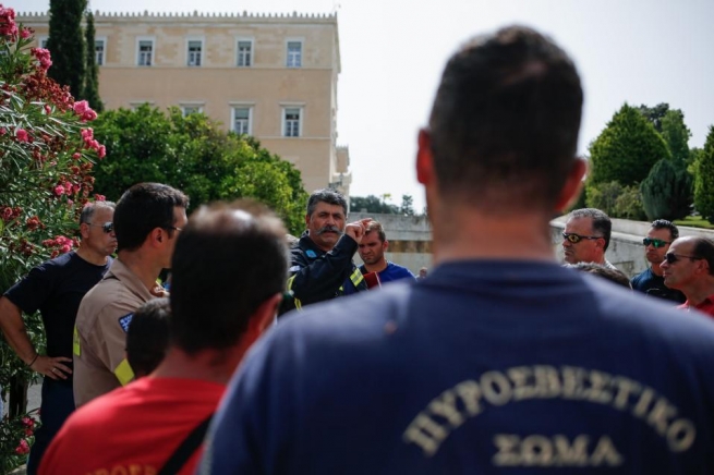 Пожарные в Афинах требуют прекращения "заморозки" найма сотрудников