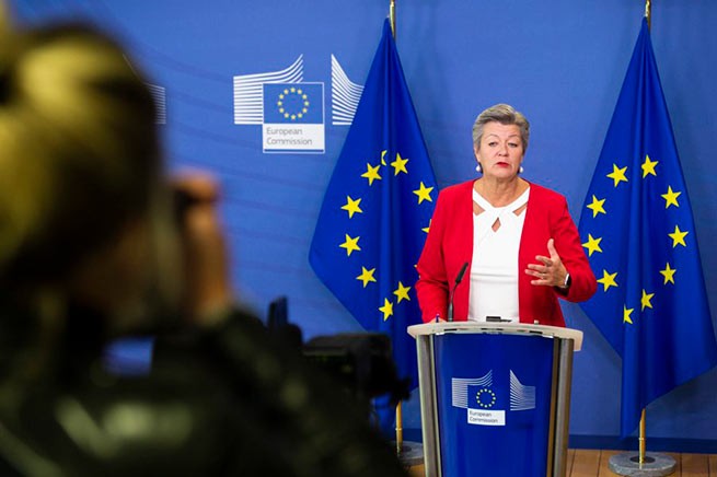 Еврокомиссар призвала открыть границы Европы для мигрантов