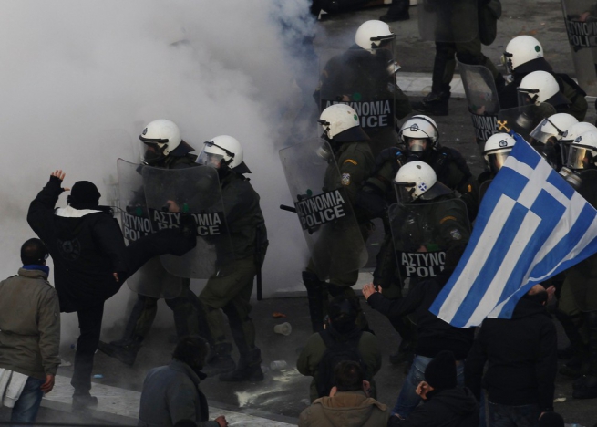 В Афинах продолжаются беспорядки в поддержку голодающего Никоса Романоса