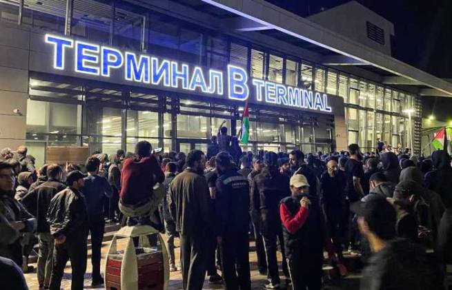 Антисемистские погромы в аэропорту Махачкалы, более 20 пострадавших (видео)