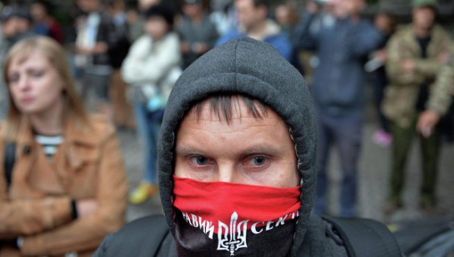 Греческий политик: хулиганы из "Правого сектора" терроризируют Одессу
