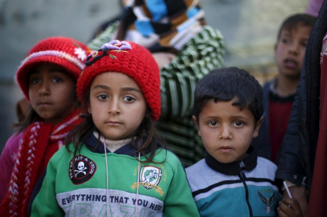 ЕК обязала Грецию обеспечить приют 1,5 тыс. детей мигрантов