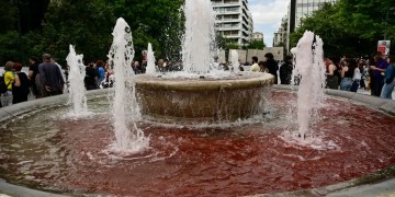&quot;Кровавый&quot; фонтан на 1 мая