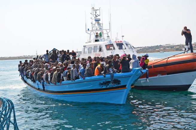 Никос Ксидакис: Греция не намерена топить лодки беженцев