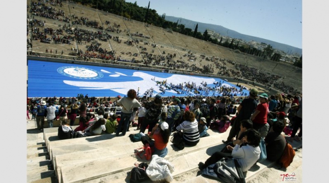 Рекорд Гиннеса в Греции - за самого большого бумажного голубя Мира