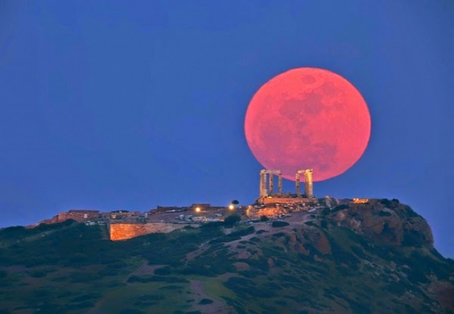 «Кровавая луна» на Святой вторник: полное лунное затмение за несколько дней до Пасхи