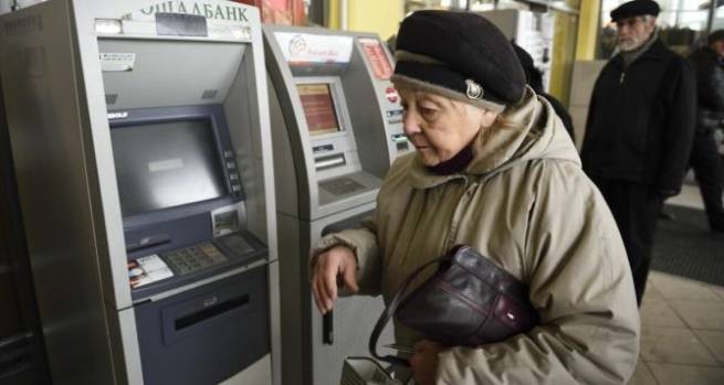 Нацбанк Украины обратился к пенсионерам, получающим выплаты на банковские карты