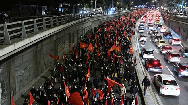 Греческие коммунисты провели митинги протеста против войны в Украине