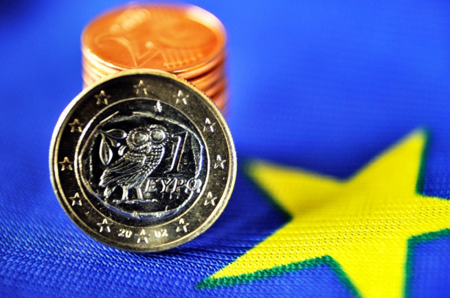 Евро опускается против доллара и иены в связи с политической неопределенностью в Греции