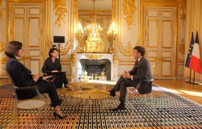 Интервью французского президента украинским СМИ (видео)